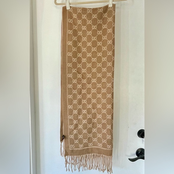 Gucci cashmere & silk scarf/wrap, camel/white, fringe, L - Picture 1 of 12